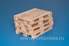 4 x natural wood pallets