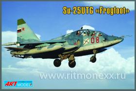 Учебно-тренировочный самолет Cухой Су-25 УТГ